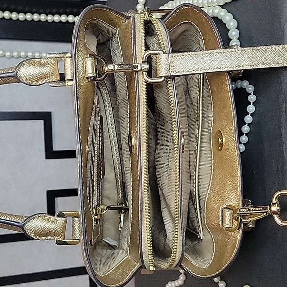 Michael Kors Metallic Golden Savannah Small Satchel with 🆕️MK Dust Bag - Picture 14 of 17